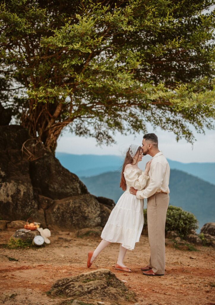 pre wedding shoot in Ponmudi