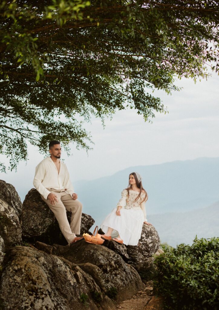 pre wedding shoot in Ponmudi